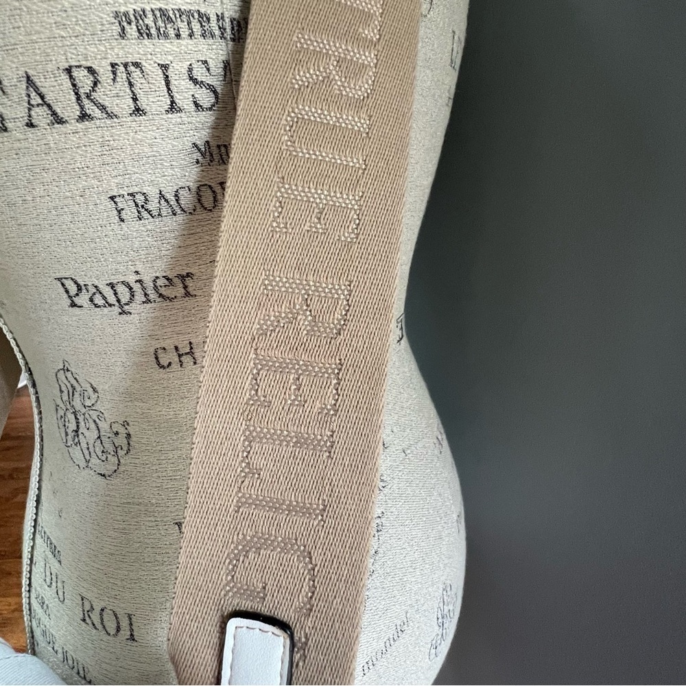 NWT True Religion Frayed Denim Flap Crossbody Bag White with Gold Hardware - Picture 10 of 10